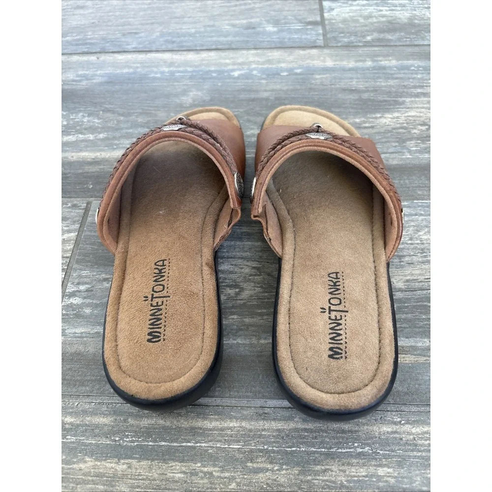 Minnetonka Womens 7 Moccasin Silverthorne Slide Tan Brown Leather Sandals